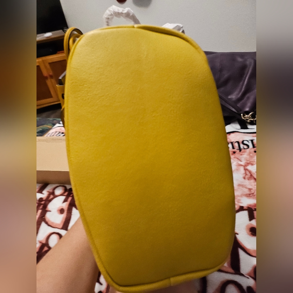 Fun Yellow Handbag - Picture 7 of 8